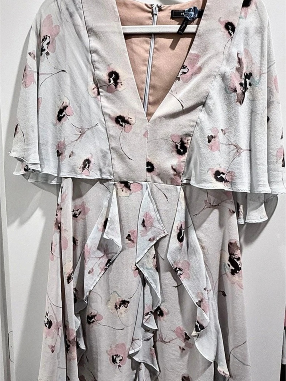 LIKE NEW — BCBG MAXAZRIA Mabel Silk Floral Mini Dress w/ Ruffles